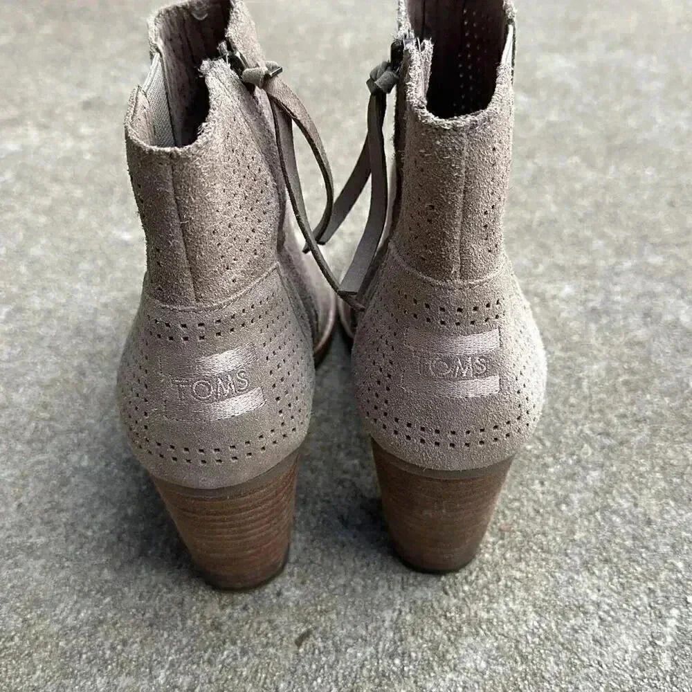 Toms Perforated Suede Booties Women's Size 7.5 - Picture 6 of 11